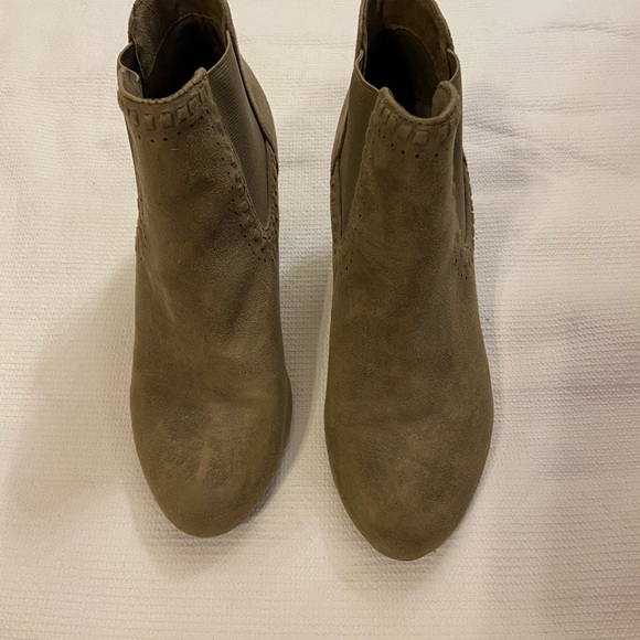Report Guire Faux Suede Wedge Bootie wms size 8 - Picture 3 of 7